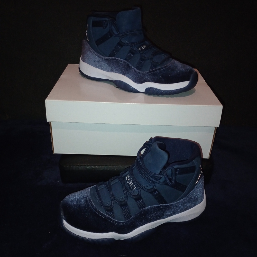 NWD Air Jordan 11 Midnight Navy Velvet Size 7 Limited Edition Holiday release
